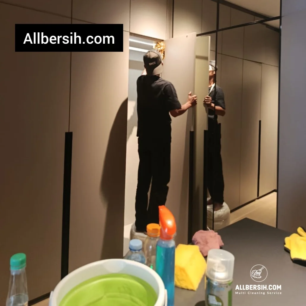 Allbersih adalah penyedia jasa bersih rumah Tangerang yang membantu pembersihan rumah langsung di lokasi sesuai kebutuhan. Pekerjaan cocok untuk rumah yang dihuni, rumah kosong, rumah baru ditempati, maupun rumah yang butuh dibersihkan lebih detail karena kotoran menumpuk.