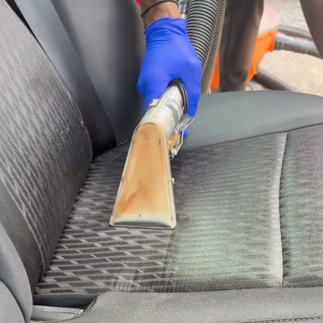 Allbersih melayani cuci jok mobil Bandung Barat untuk membantu menjaga kebersihan dan kenyamanan interior kendaraan. Jok mobil yang digunakan setiap hari rentan terkena debu, noda, dan bau, sehingga perlu dibersihkan secara rutin. Proses cuci jok mobil dilakukan langsung di lokasi dengan alur kerja yang rapi agar interior kembali bersih dan nyaman digunakan.