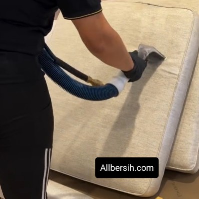 Allbersih menyediakan layanan cuci kasur anti noda Bandung untuk membantu membersihkan kasur dari noda membandel, debu, dan bau tidak sedap. Proses pembersihan dilakukan langsung di lokasi dengan alur kerja yang rapi sehingga kasur tidak perlu dipindahkan. Metode penanganan disesuaikan dengan jenis bahan dan kondisi kasur agar hasilnya lebih optimal dan nyaman digunakan kembali.