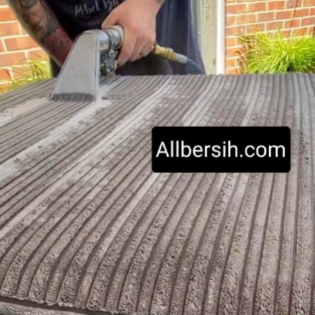 Allbersih menghadirkan layanan cuci sofa rumah Bandung untuk membantu menjaga kebersihan dan kenyamanan sofa yang digunakan setiap hari. Sofa di rumah rentan terkena debu, noda makanan, dan kotoran yang menumpuk seiring waktu. Melalui proses pembersihan yang dilakukan langsung di lokasi, cuci sofa rumah Bandung membantu sofa kembali bersih, segar, dan nyaman tanpa perlu dipindahkan.